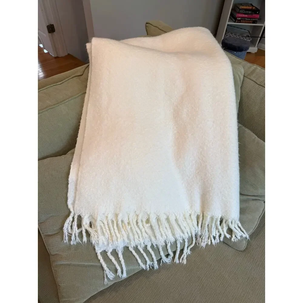 Soft Surroundings Ivory Bouclé Fringe Throw Blanket 50x70 Cozy Cottage Home
